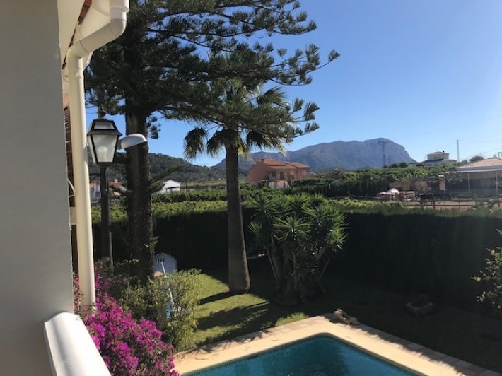 VENTA CASA DE CAMPO EN PEDREGUER