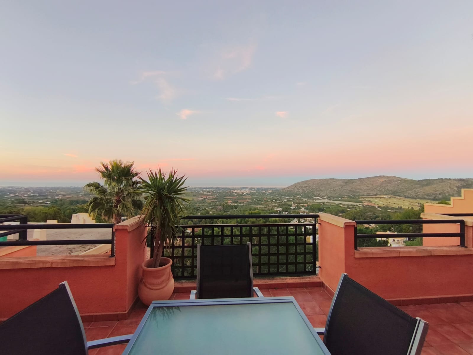   Apartamento con amplia terraza y vistas al mar en el Residencial Aparthotel Las Jacarandas, La Sella.