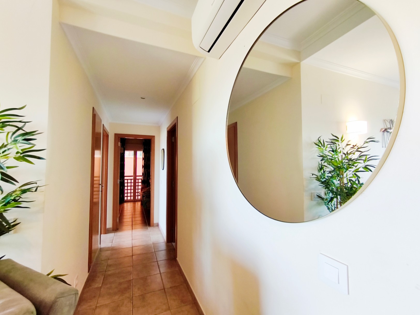   Apartamento con amplia terraza y vistas al mar en el Residencial Aparthotel Las Jacarandas, La Sella.