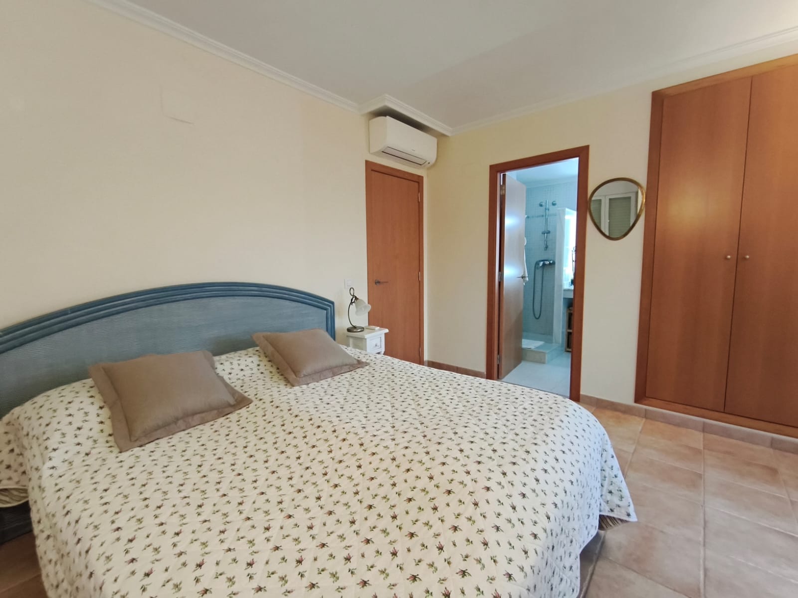   Apartamento con amplia terraza y vistas al mar en el Residencial Aparthotel Las Jacarandas, La Sella.