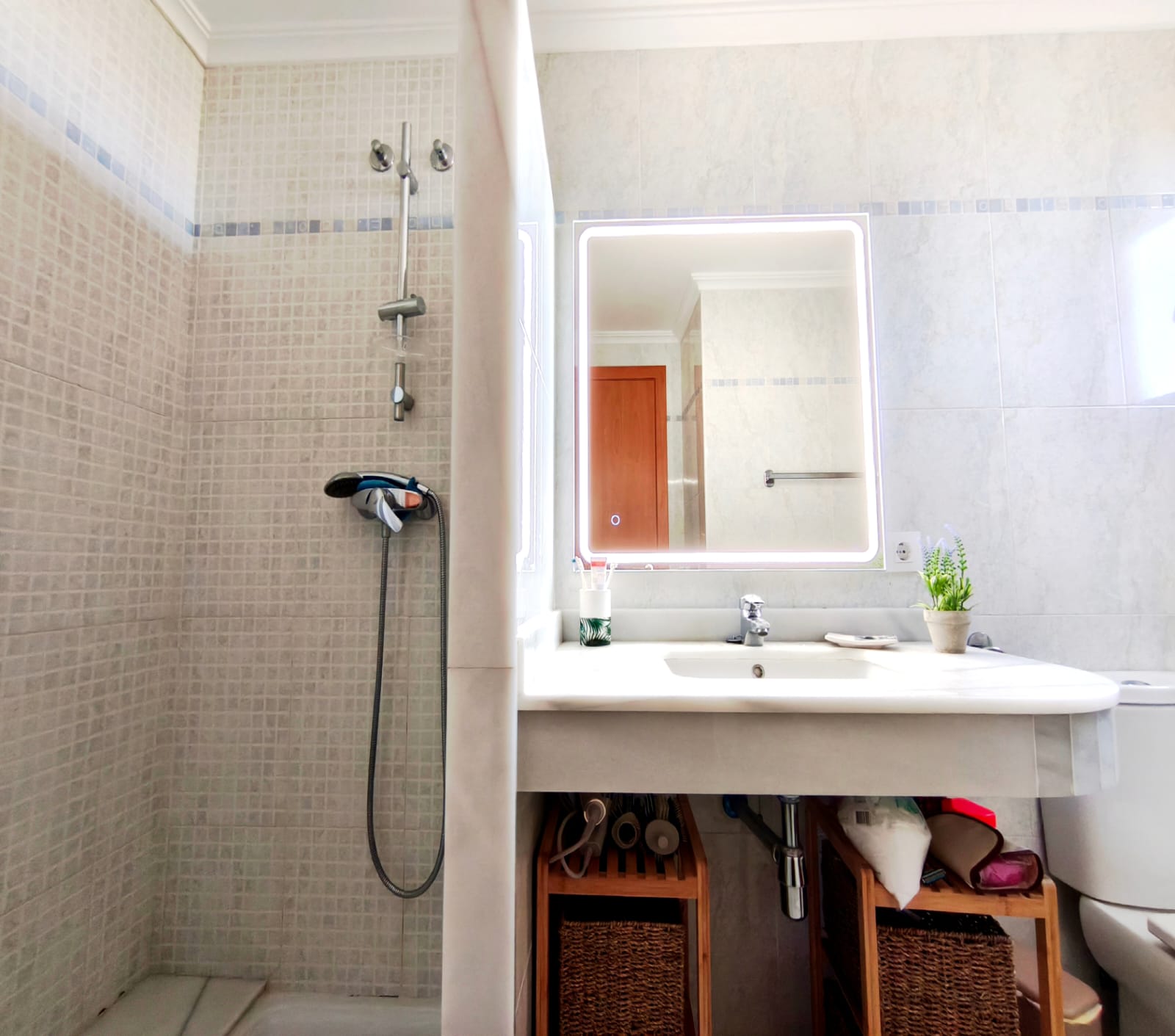   Apartamento con amplia terraza y vistas al mar en el Residencial Aparthotel Las Jacarandas, La Sella.