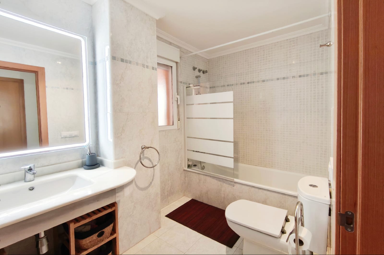   Apartamento con amplia terraza y vistas al mar en el Residencial Aparthotel Las Jacarandas, La Sella.
