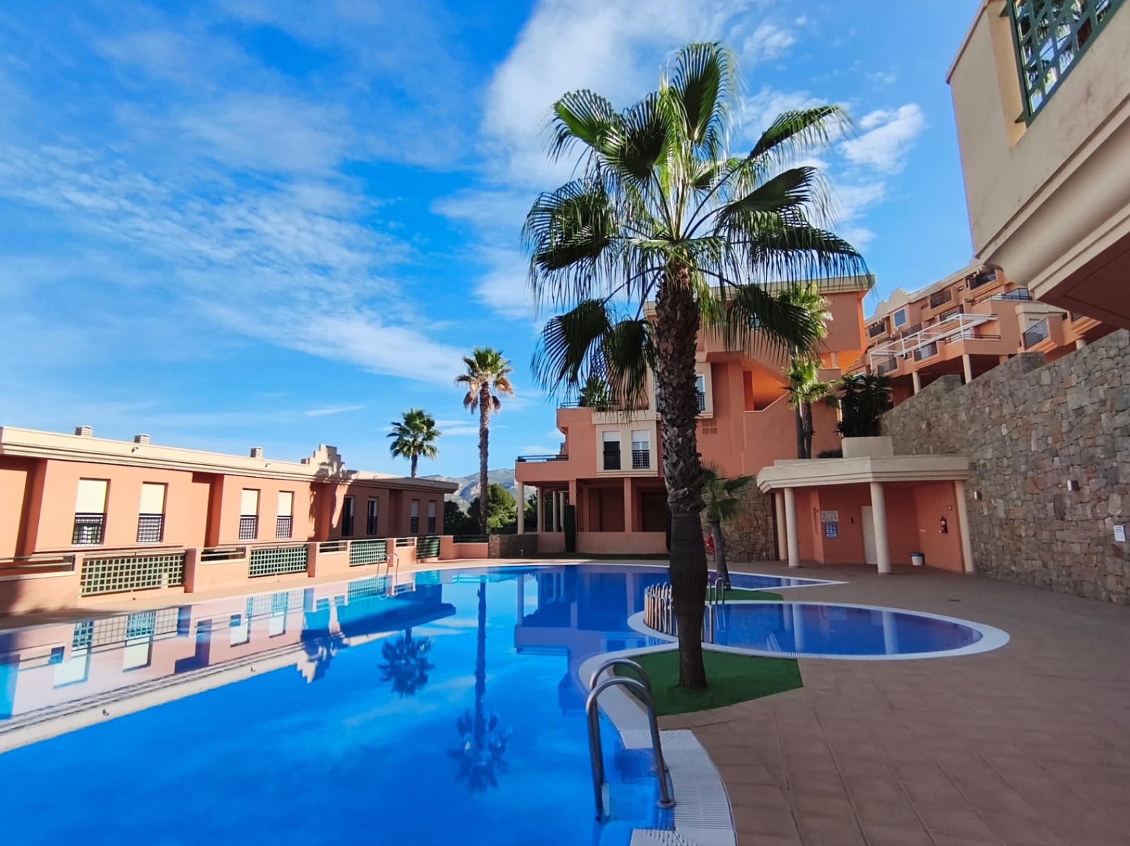   Apartamento con amplia terraza y vistas al mar en el Residencial Aparthotel Las Jacarandas, La Sella.