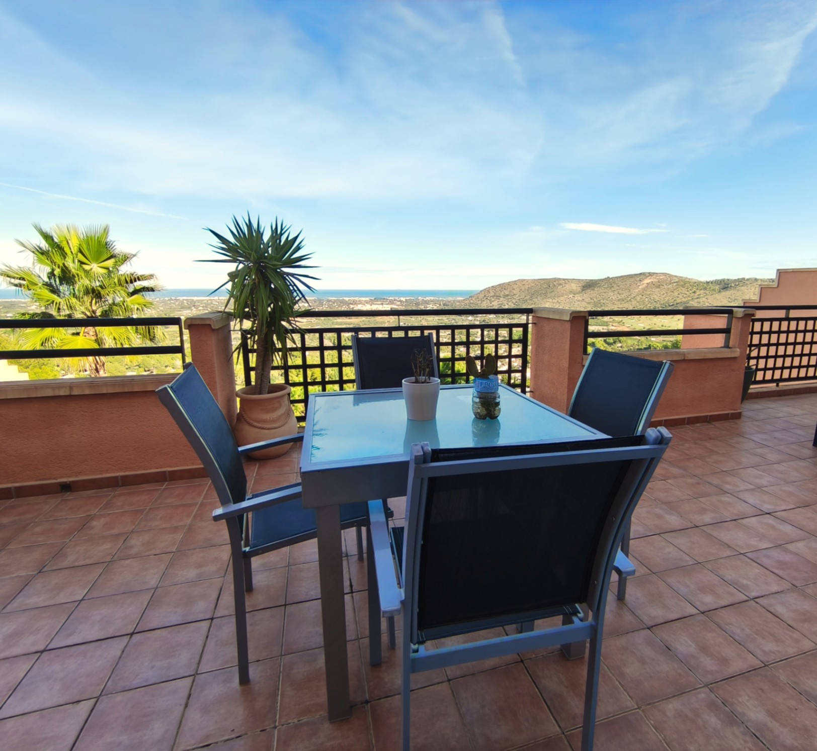   Apartamento con amplia terraza y vistas al mar en el Residencial Aparthotel Las Jacarandas, La Sella.