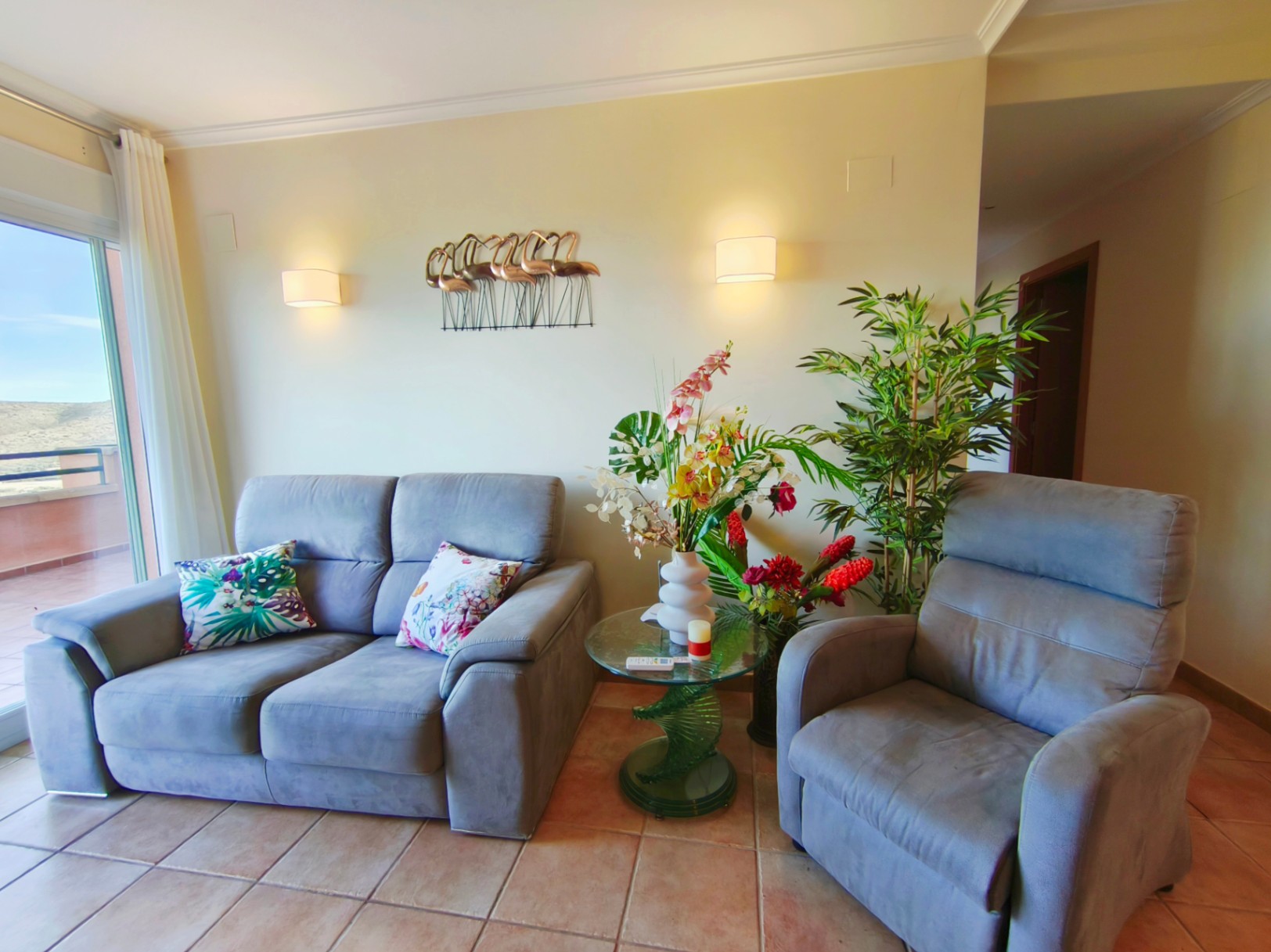   Apartamento con amplia terraza y vistas al mar en el Residencial Aparthotel Las Jacarandas, La Sella.