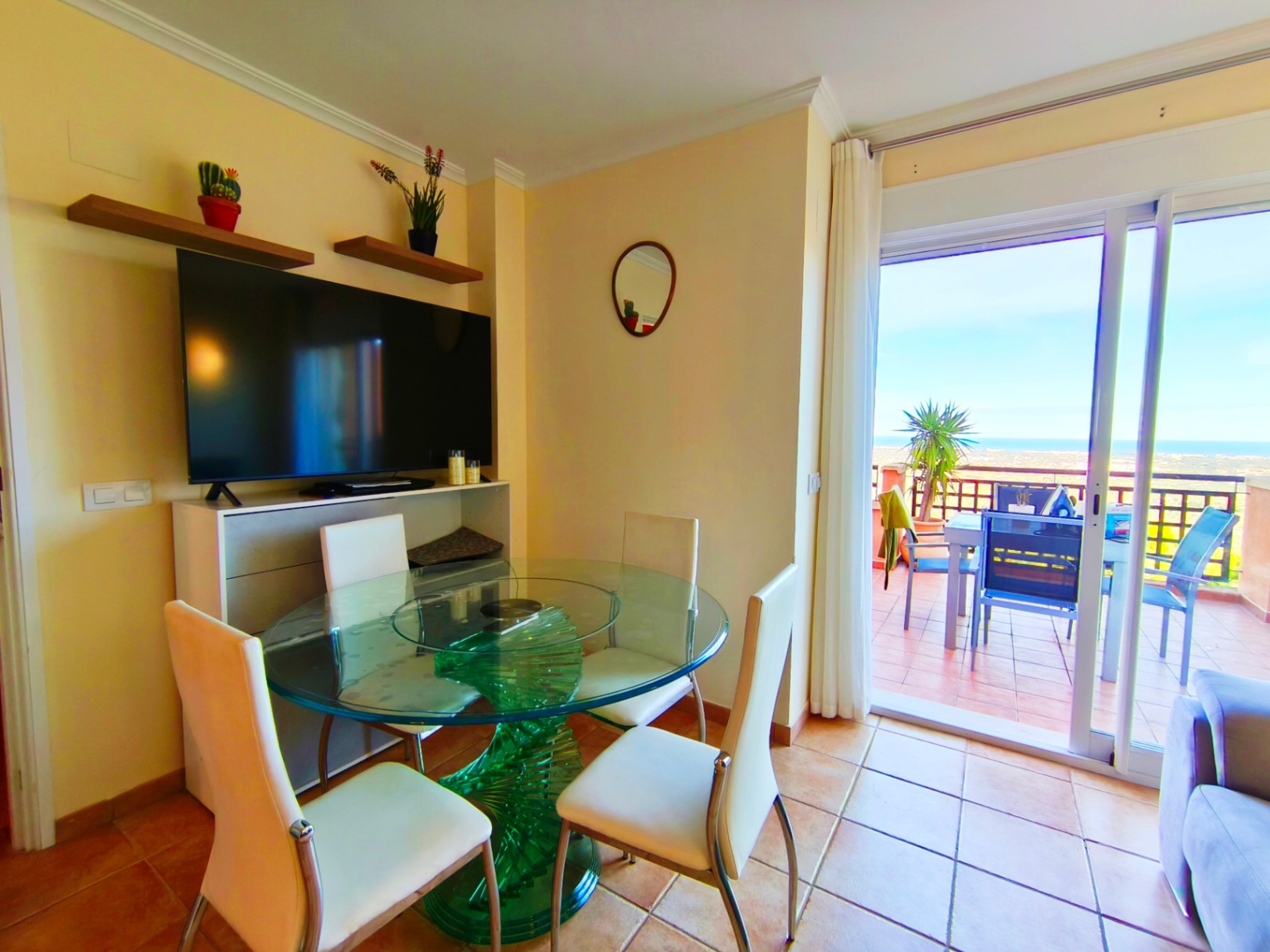   Apartamento con amplia terraza y vistas al mar en el Residencial Aparthotel Las Jacarandas, La Sella.