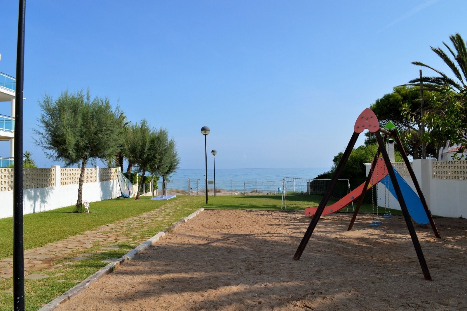 Apartamento de 2 dormitorios 1ª linea en Playa de les Marines, Denia