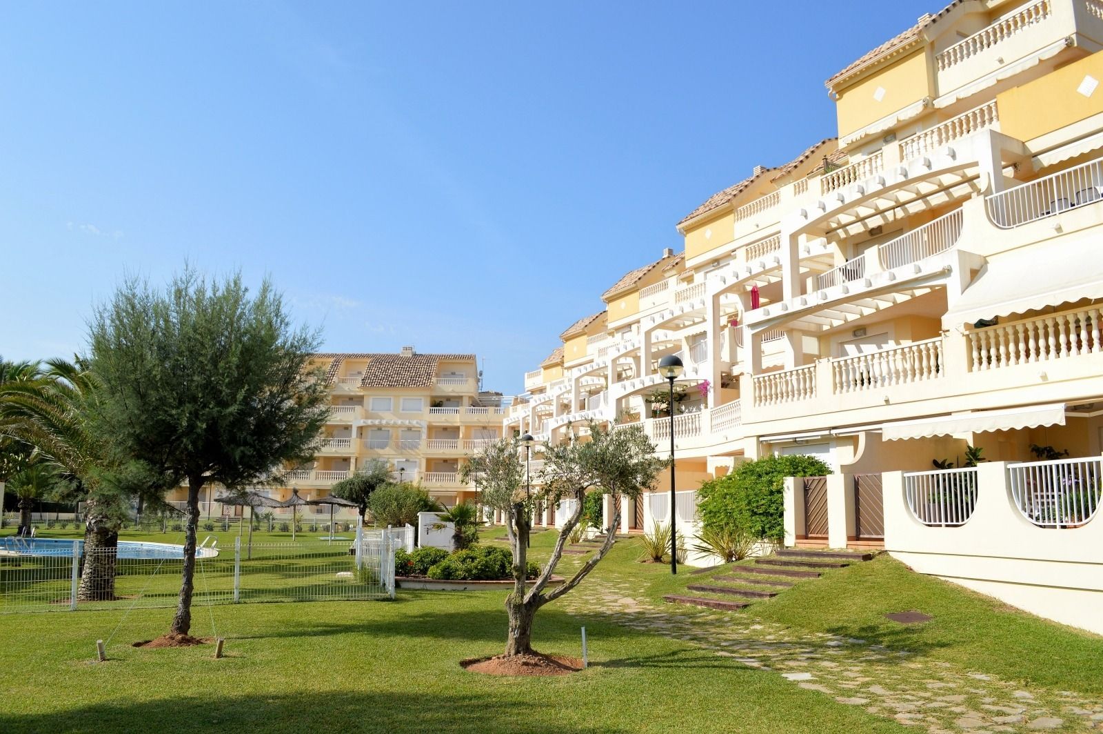 Apartamento de 2 dormitorios 1ª linea en Playa de les Marines, Denia