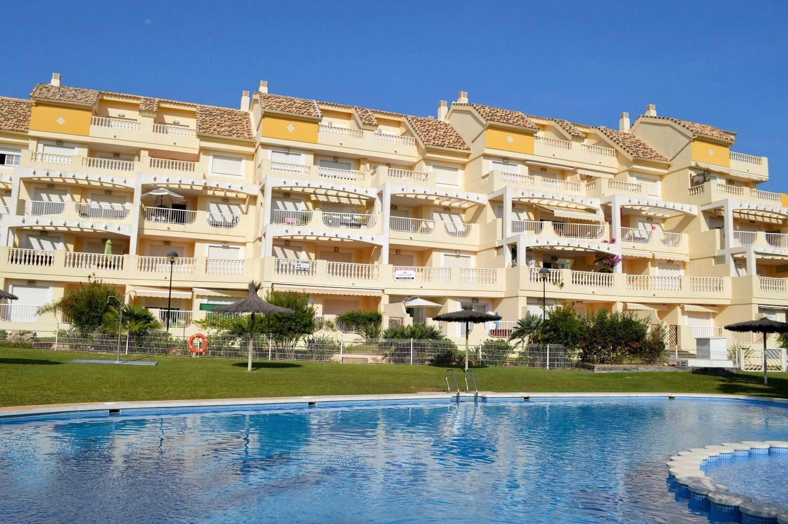 Apartamento de 2 dormitorios 1ª linea en Playa de les Marines, Denia