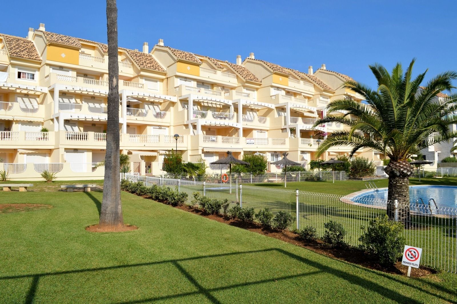 Apartamento de 2 dormitorios 1ª linea en Playa de les Marines, Denia