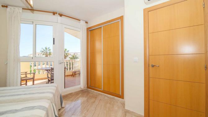 Apartamento de 2 dormitorios 1ª linea en Playa de les Marines, Denia