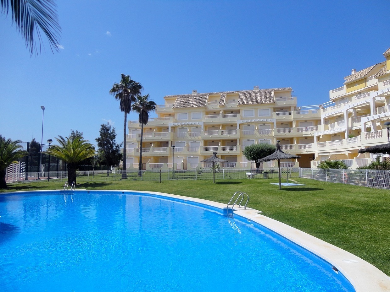 Apartamento de 2 dormitorios 1ª linea en Playa de les Marines, Denia