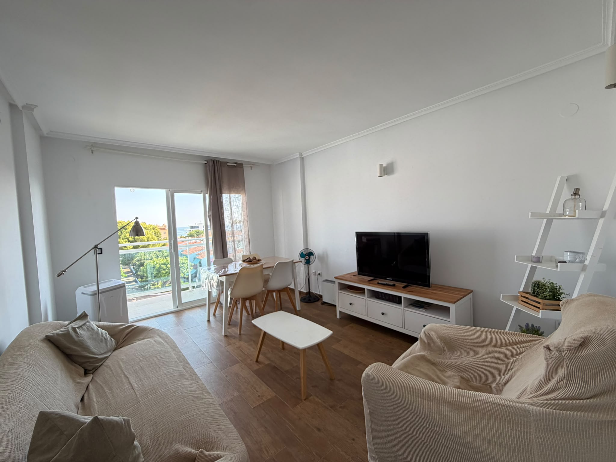 Apartamento de 2 dormitorios en 1ª línea en Denia.