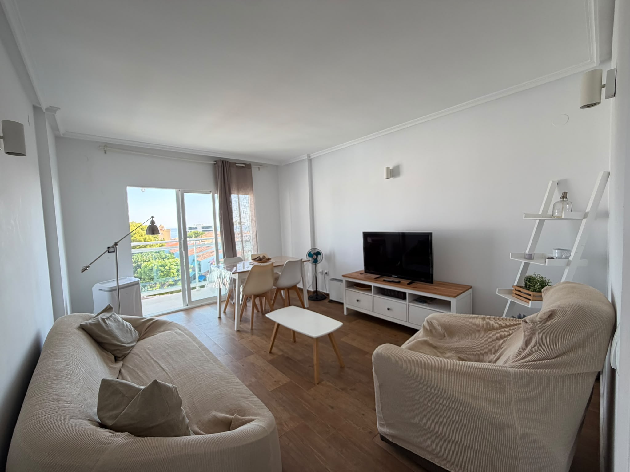 Apartamento de 2 dormitorios en 1ª línea en Denia.
