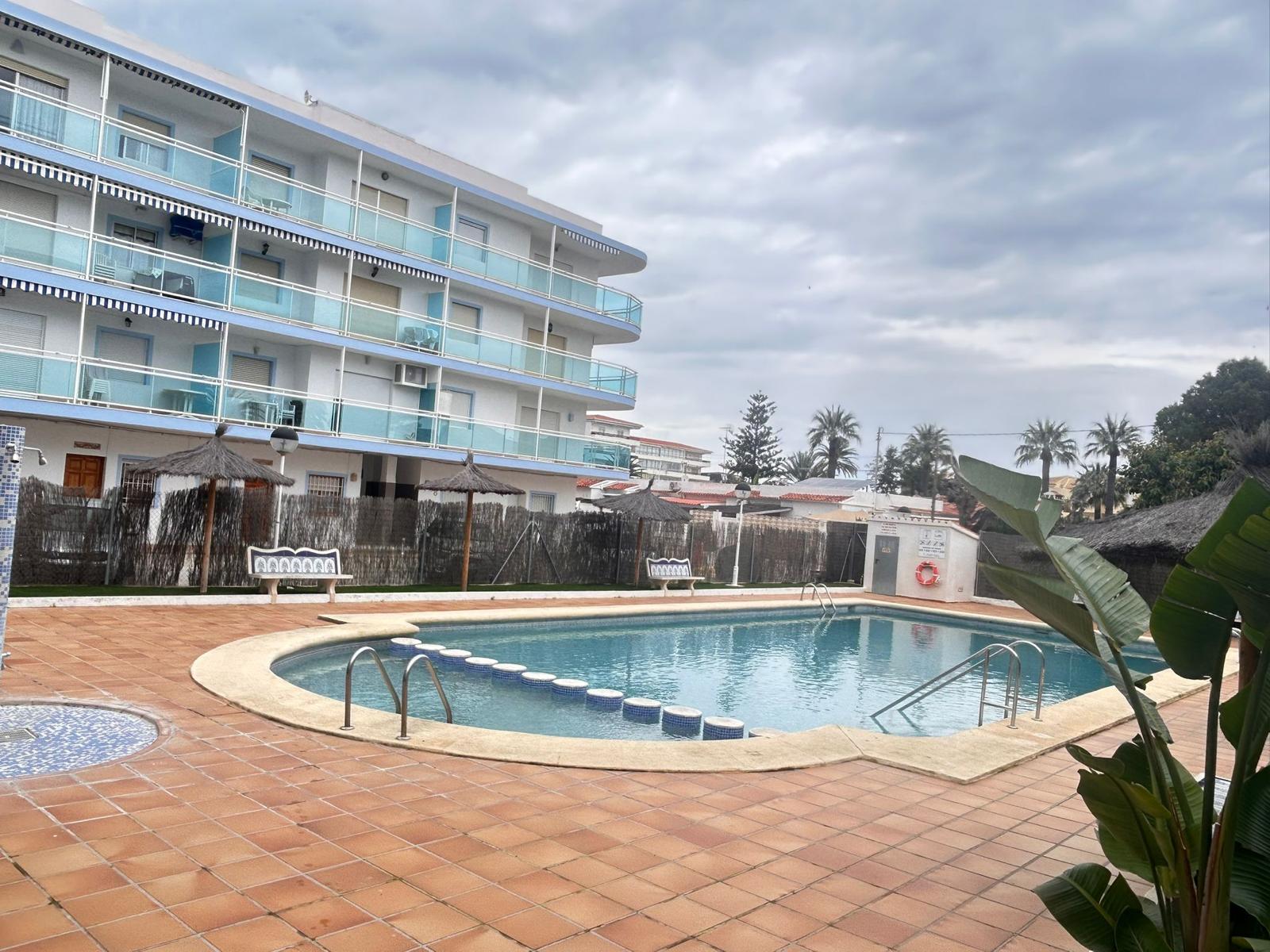 Apartamento de 2 dormitorios en 1ª línea en Denia.