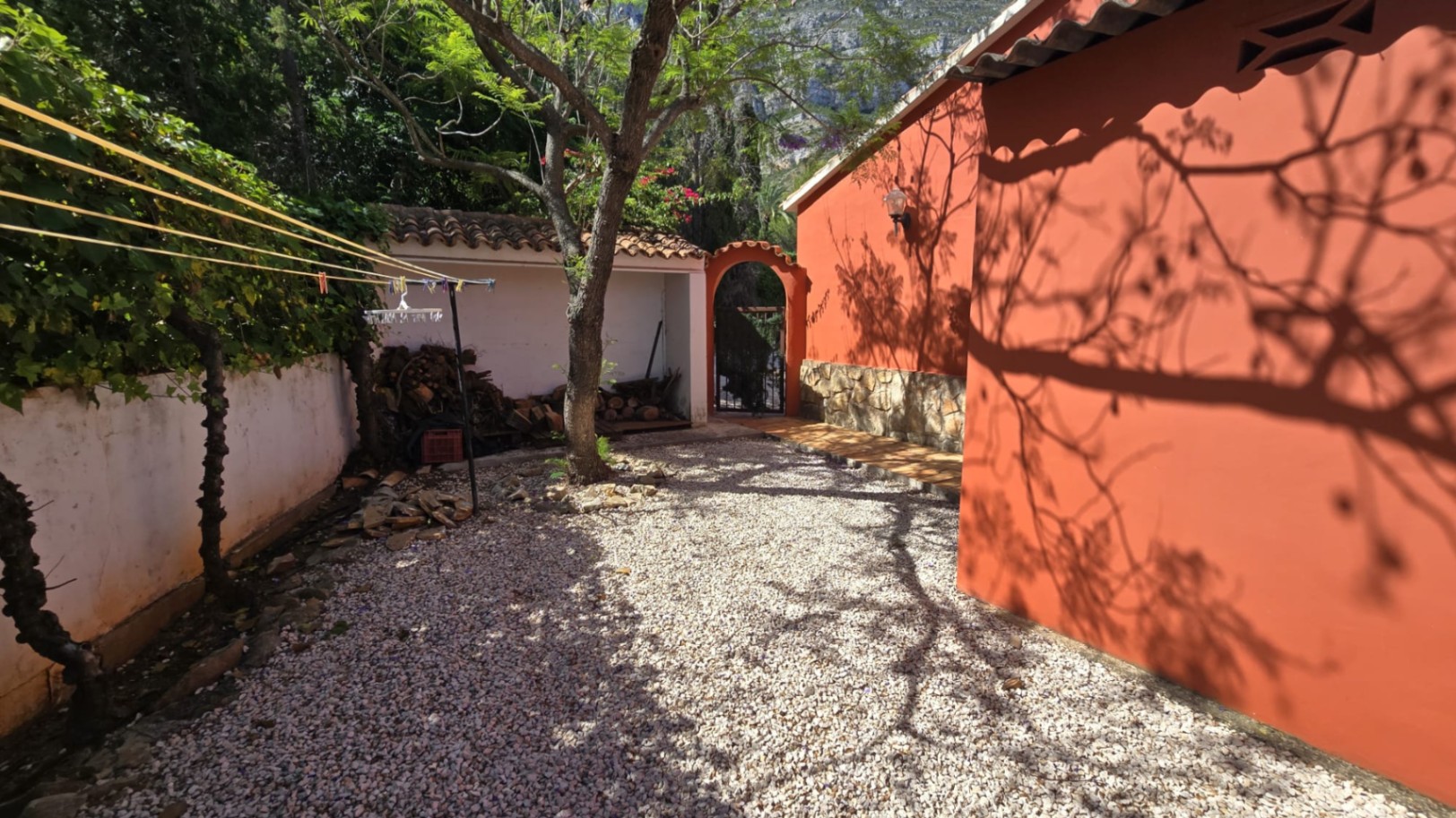 Chalet en venta en Montgó Denia con 2 dormitorios y piscina privada