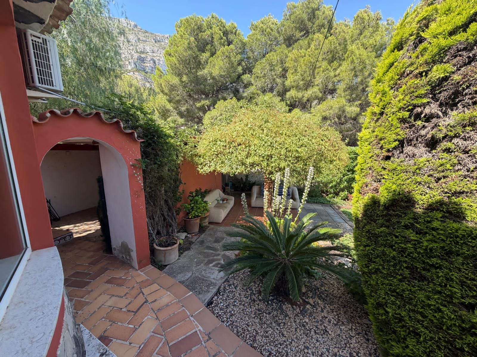 Chalet en venta en Montgó Denia con 2 dormitorios y piscina privada