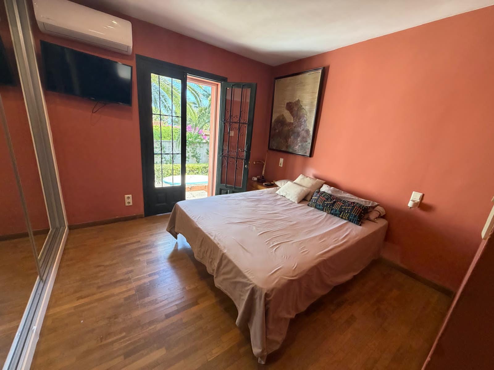 Chalet en venta en Montgó Denia con 2 dormitorios y piscina privada