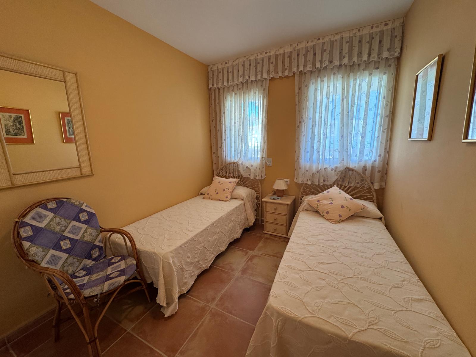 Apartamento en venta en Denia con 2 dorm. y piscina .