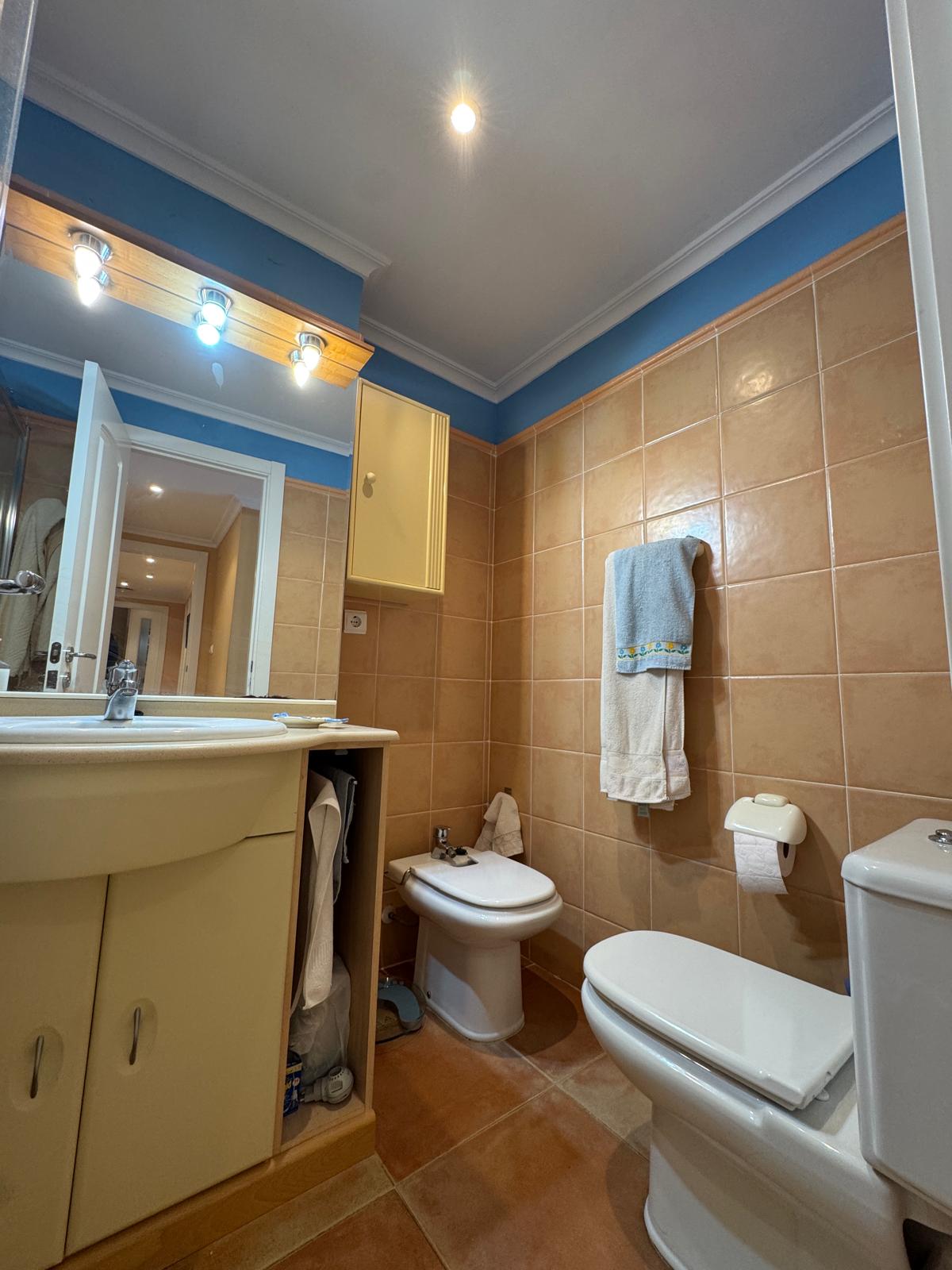 Apartamento en venta en Denia con 2 dorm. y piscina .