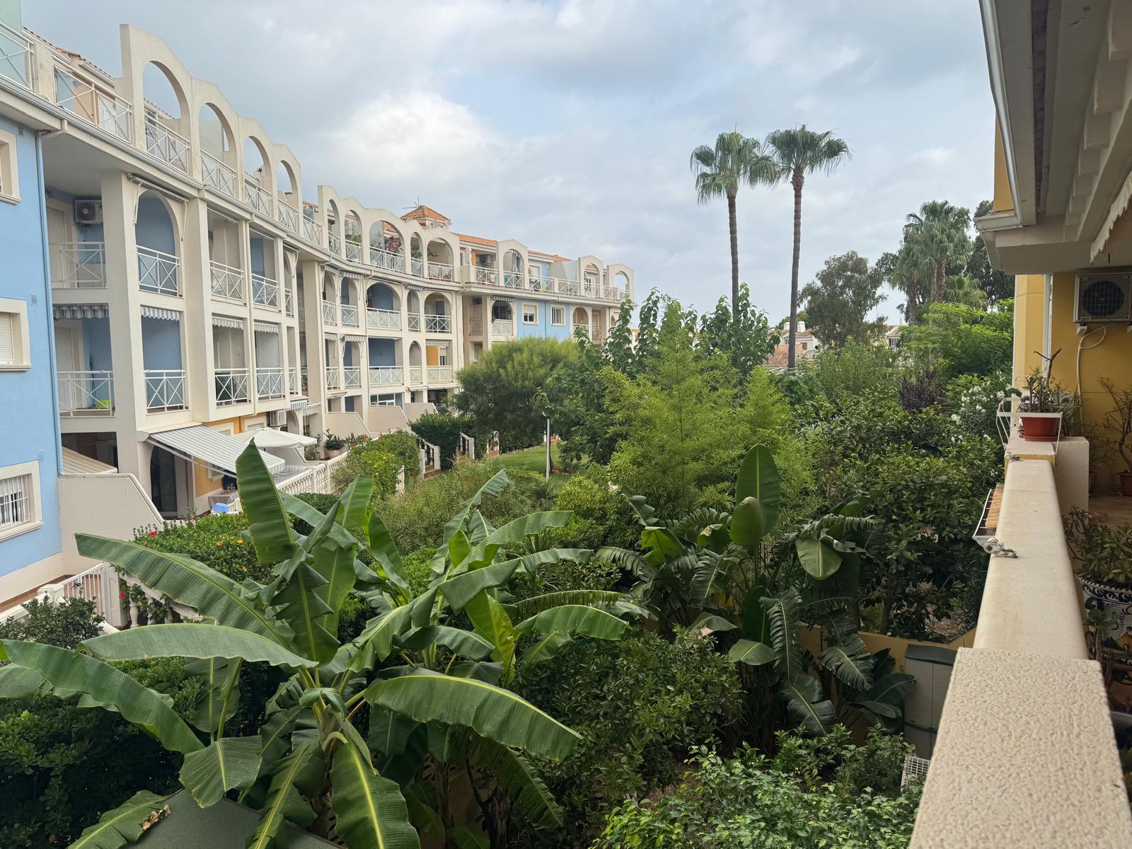 Apartamento en venta en Denia con 2 dorm. y piscina .