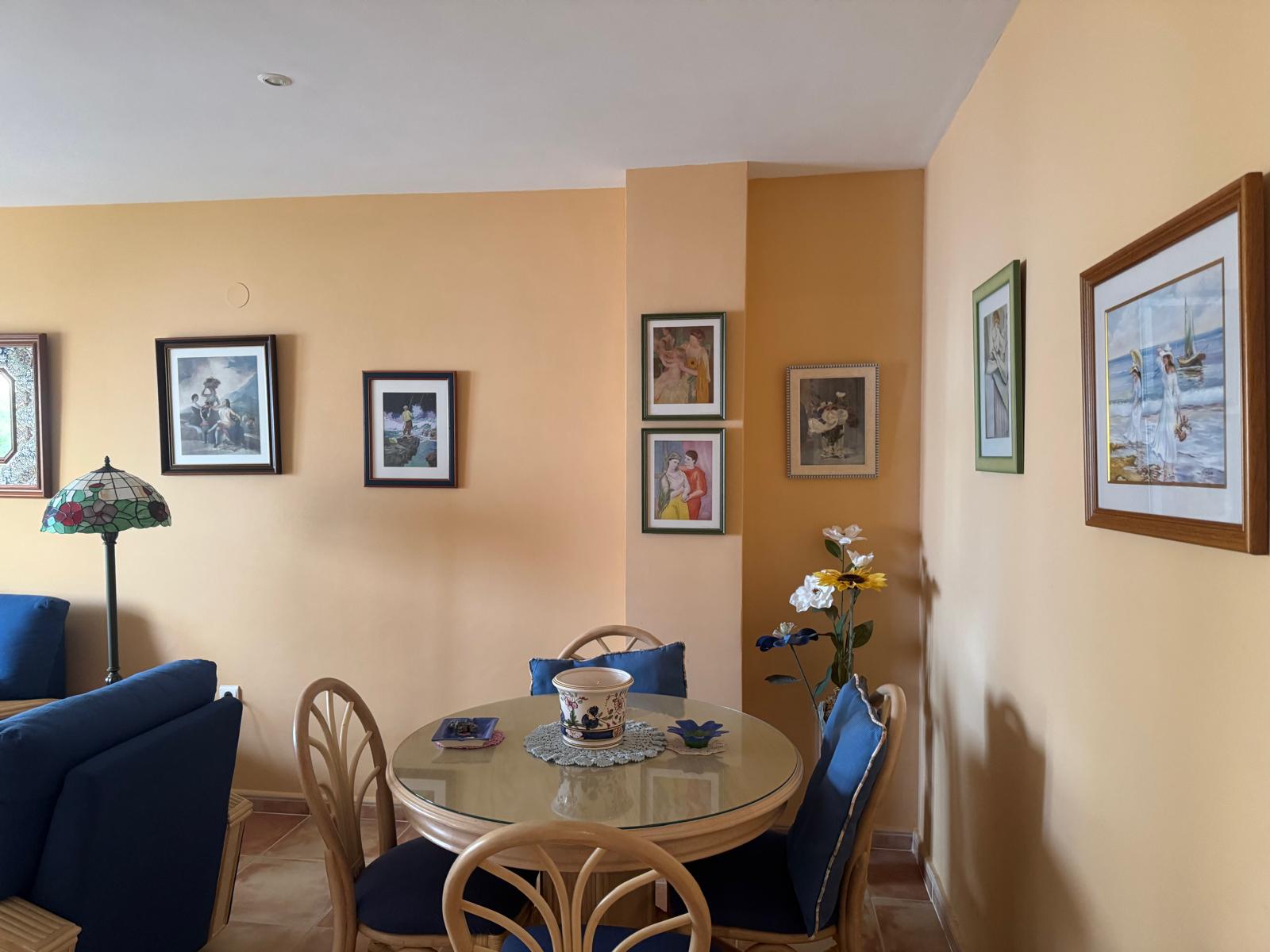 Apartamento en venta en Denia con 2 dorm. y piscina .