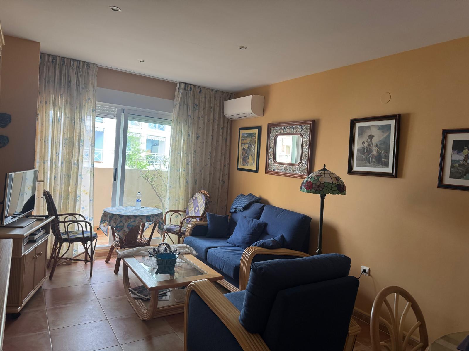 Apartamento en venta en Denia con 2 dorm. y piscina .