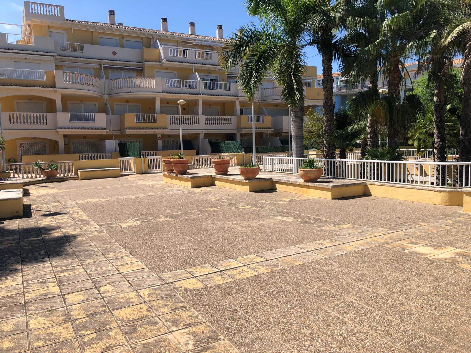 Apartamento en venta en Denia con 2 dorm. y piscina .
