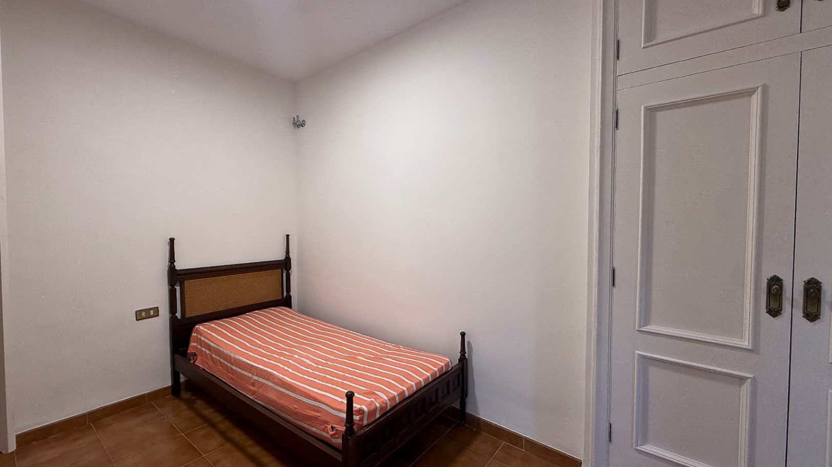 Wohnung zum Verkauf in Denia: 4 Schlafzimmer und Außenterrasse